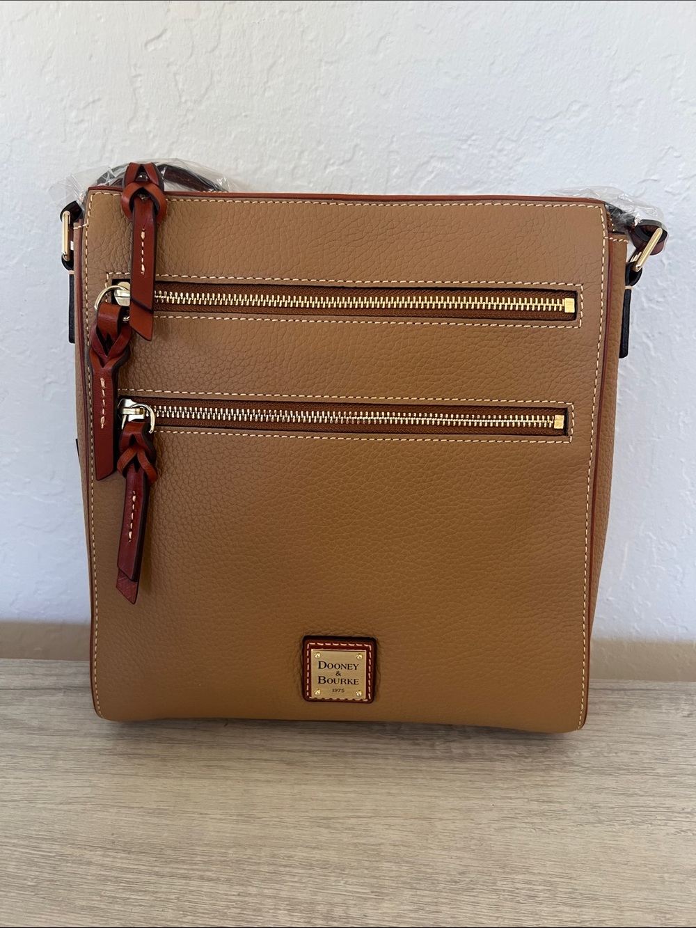 *NWT* Dooney & Bourke Large Peyton Triple Zip in Tan Pebble Leather